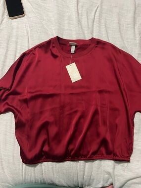 a new day Short Sleeve Satin Tee in Wine Red